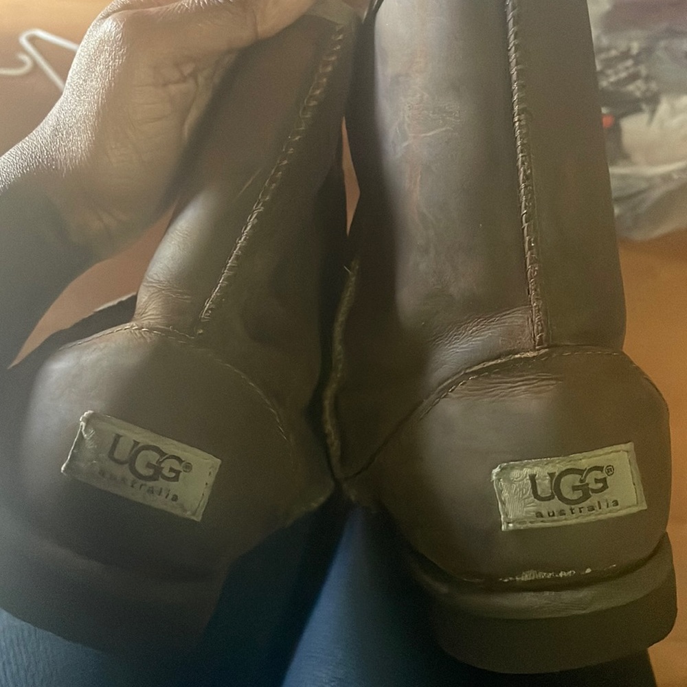 Brown uggs worn but can be cleaned